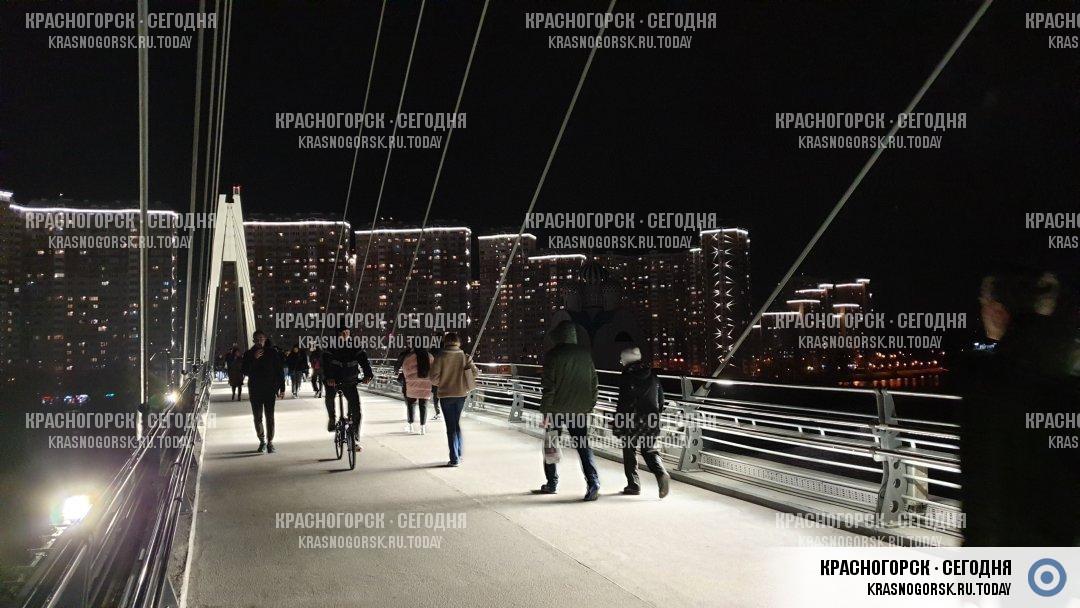 В Павшинском мосту просверлили дыры В Павшинском мосту просверлили дыры